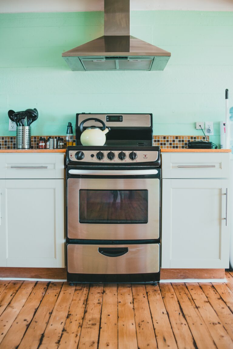 How to clean the oven door